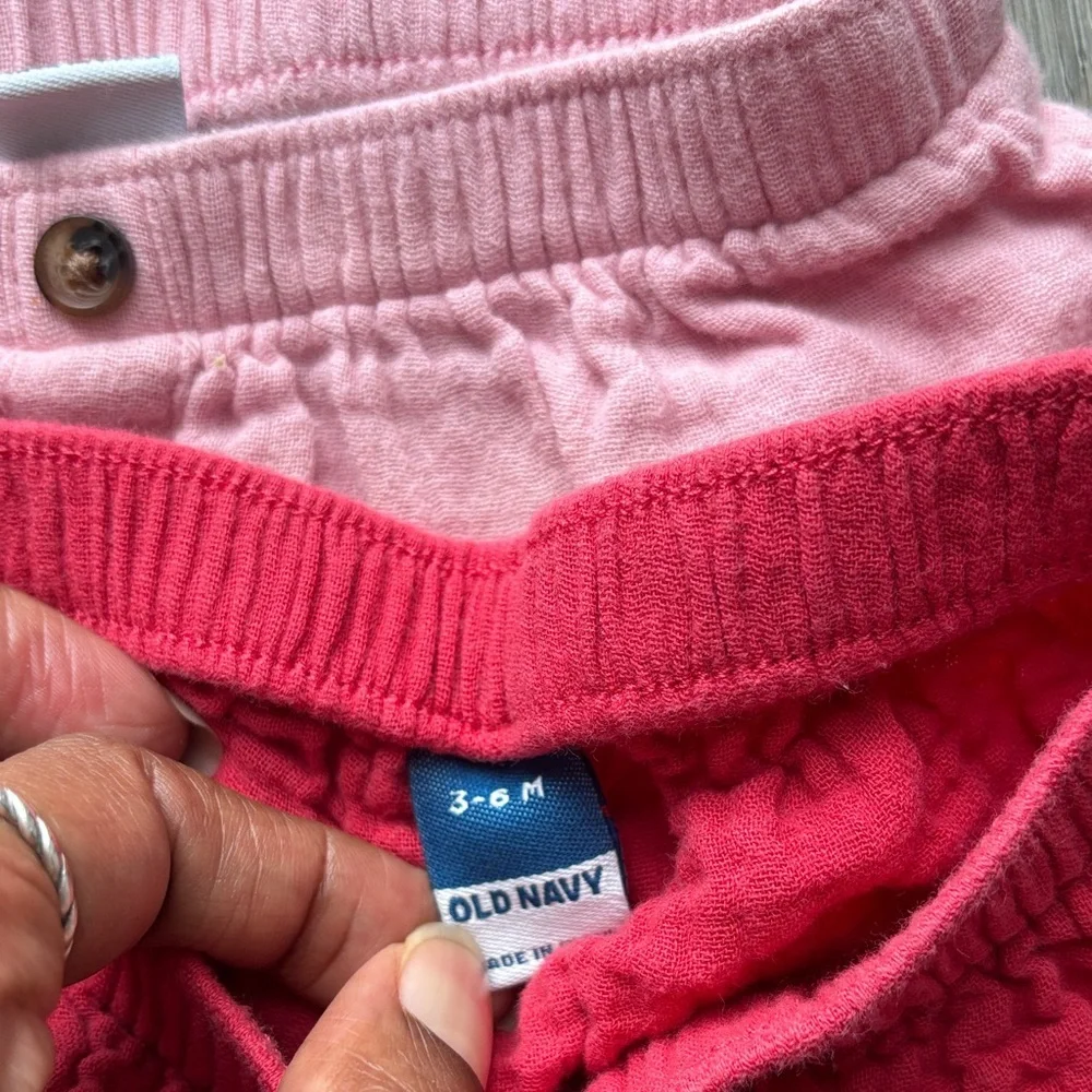 Old Navy Set of Three Textured Shorts in Red, Pink, and Brown Size 3-6 months